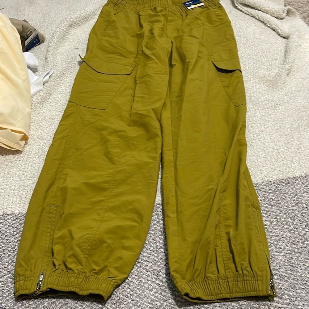 NWT- Old Navy  L tall. High Waist Ankle Zip Cargo Jogger - Picture 4 of 11